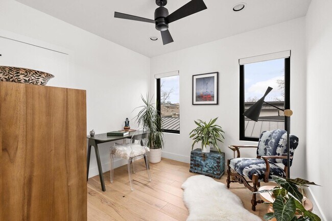 Building Photo - 1502 Waller St