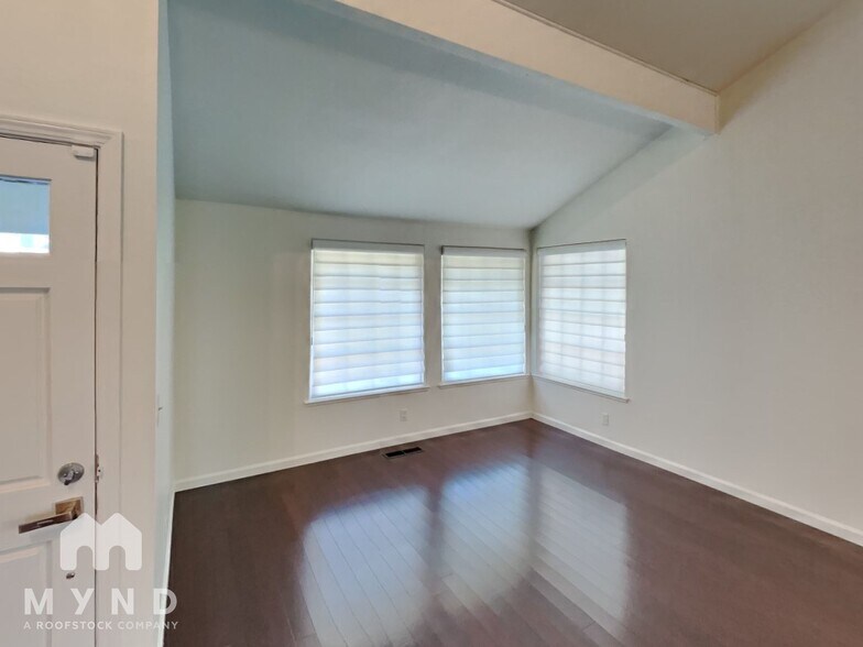 Building Photo - 990 Tera Ct