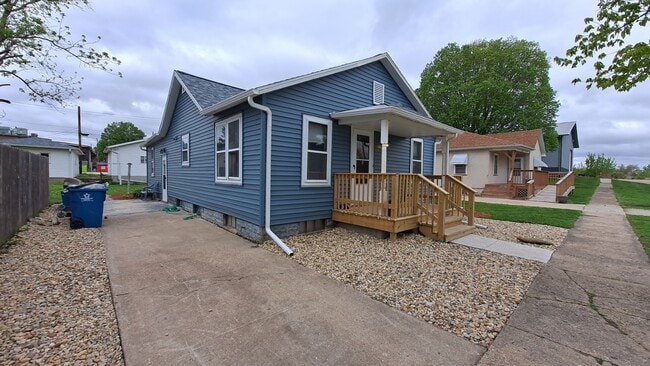 Building Photo - 310 N La Salle Ave
