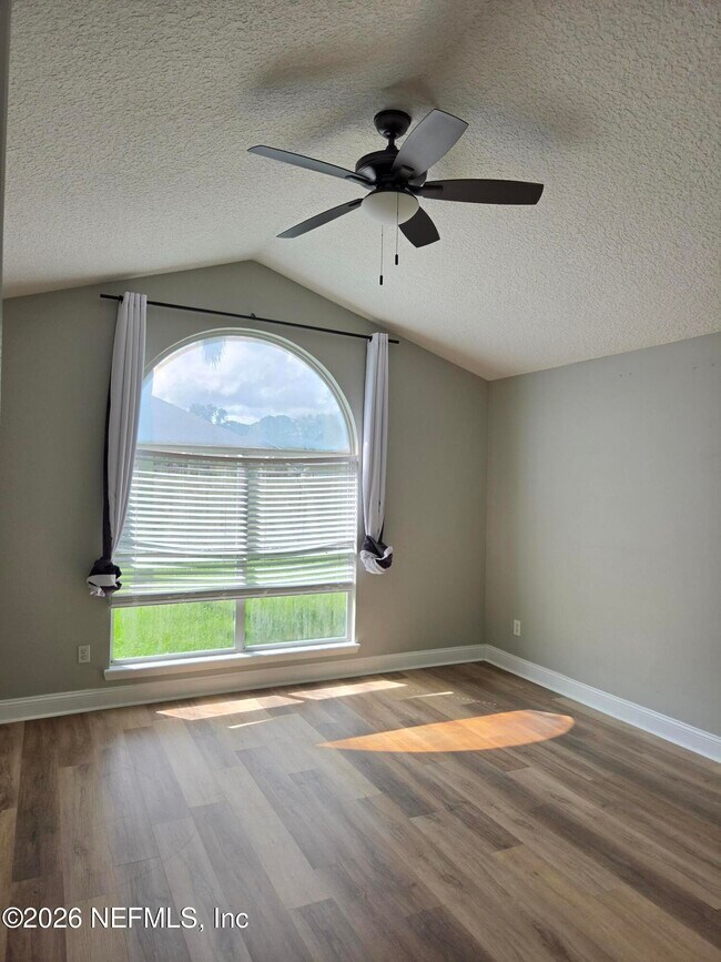 Building Photo - 2071 Thornhill Drive