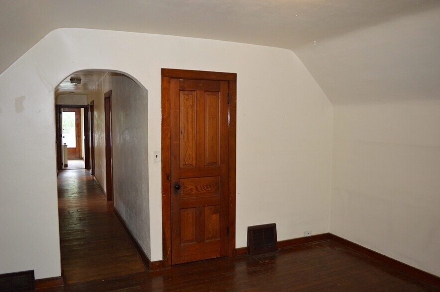 Building Photo - 16 N Broom St