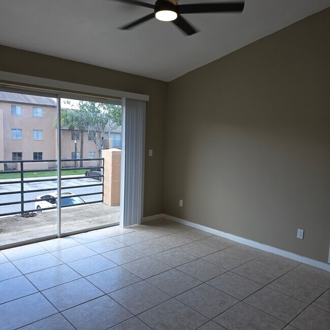 Building Photo - 5207 Via Hacienda Cir