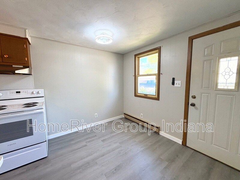 Building Photo - 120 Maple Ln
