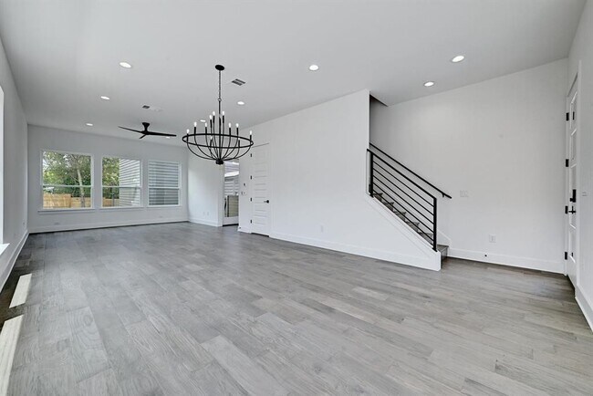 Building Photo - 2308 Maxwell Ln