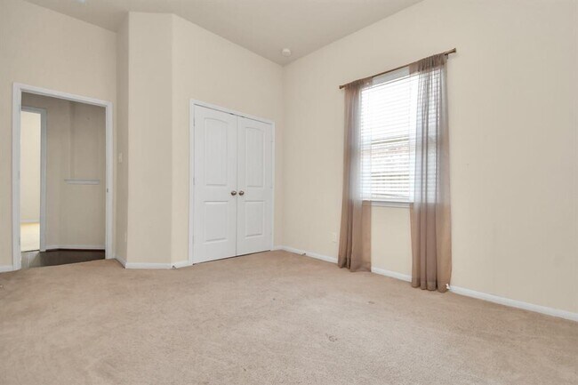 Building Photo - 1122 Boxwood Dr