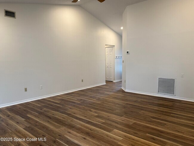Building Photo - 2530 Street Pauls Dr