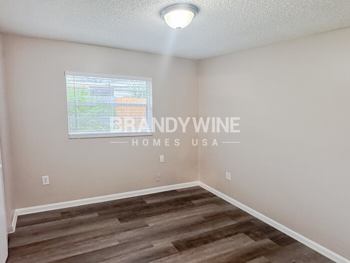Building Photo - 1110 Vonderay Rd