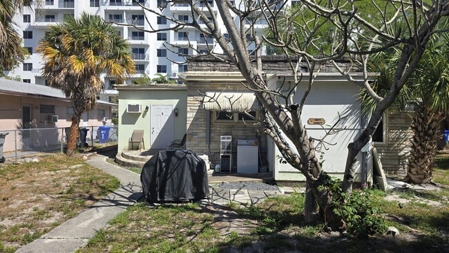 Building Photo - 231 NE 20th Ave