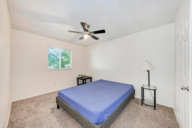 Building Photo - Amazing 1 bedroom off Manor rd.  Central Austin at its finest
