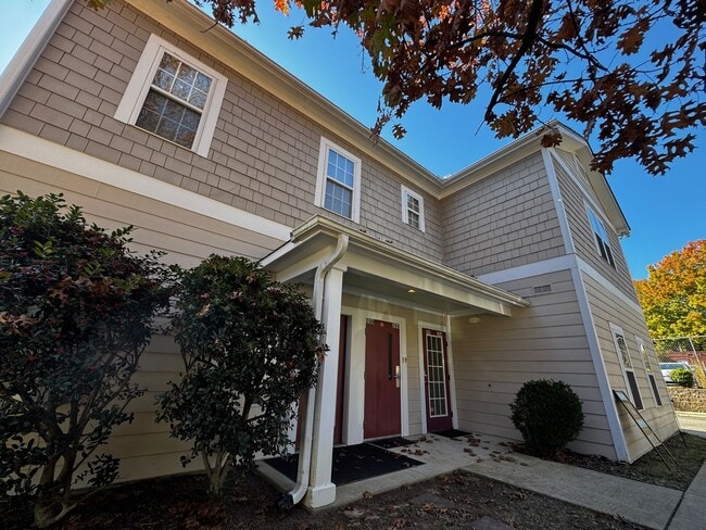 Building Photo - Available now!  Spacious 2BR/2BA Apartment...