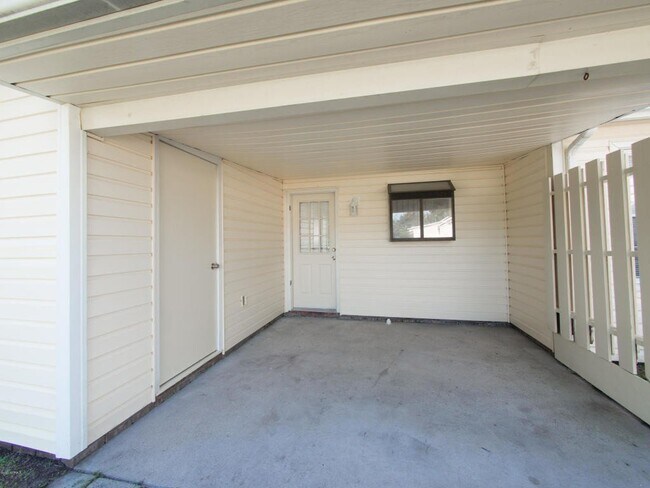 Building Photo - 114 Pine Crest Dr