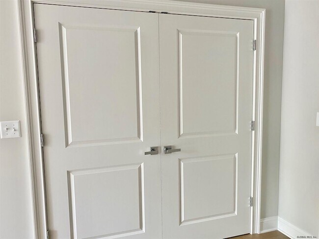 Building Photo - 77 Van Dam St