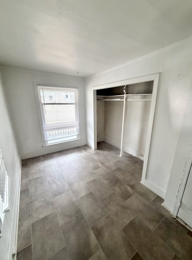 Building Photo - 3 Bedroom - 1 Bath Home WITH PROMO: ONE MONTH FREE!