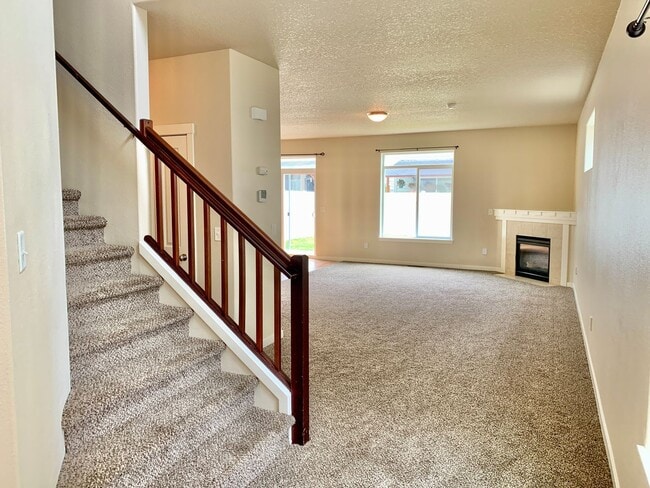 Building Photo - DON'T MISS THIS ONE...  - Quiet, 4 bedroom...