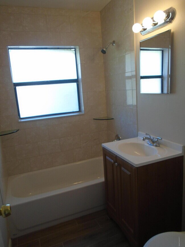 Building Photo - 1110 Kirkland Dr