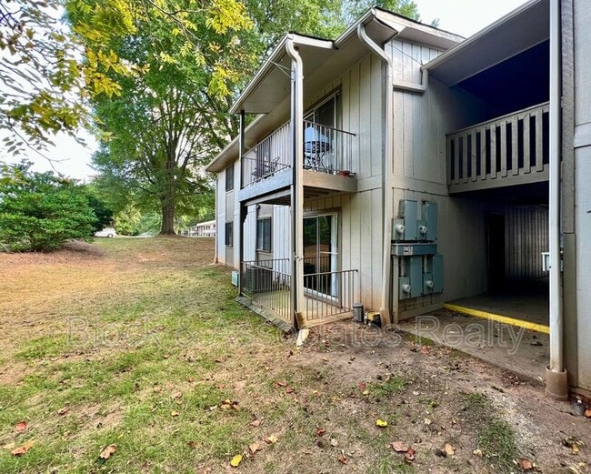 Building Photo - 2250 Sunderland Rd