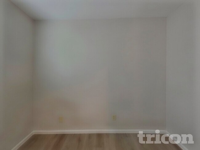 Building Photo - 520 Eider Ln