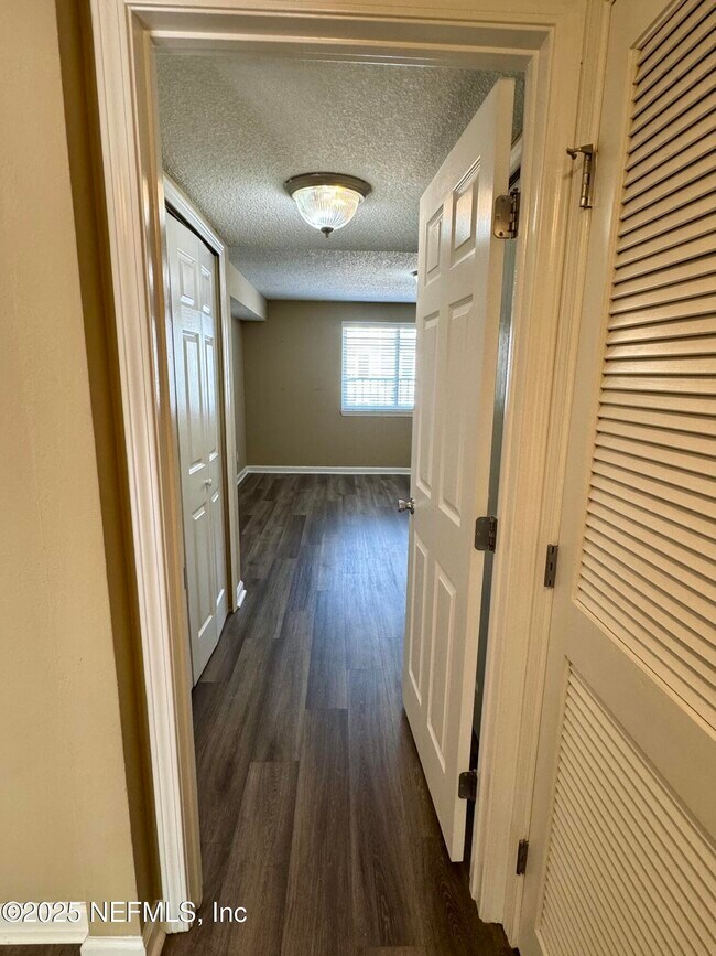 Building Photo - 6526 La Mirada Dr E