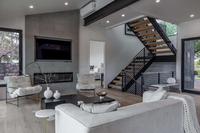 Building Photo - Modern Luxury Rental with Unobstructed Fla...