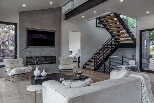 Building Photo - Modern Luxury Rental with Unobstructed Flatiron Views