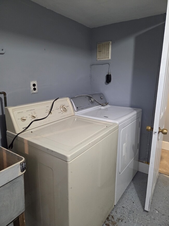 Building Photo - 8044 Mars Pl