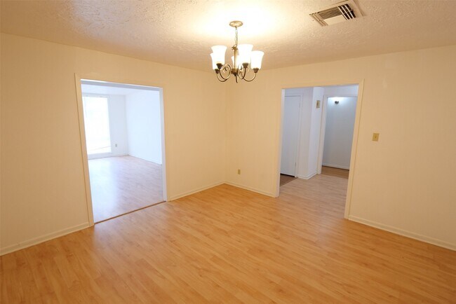 Building Photo - 5231 Beechnut St