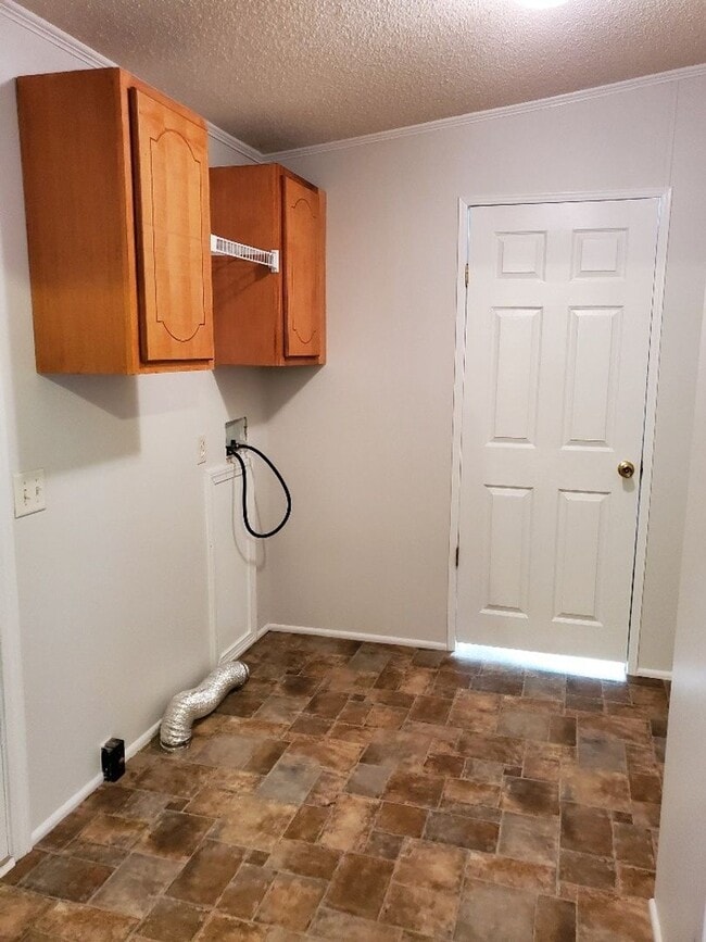 Building Photo - Charm & Commuter Convenience – 3BR/2BA Outside City Limits