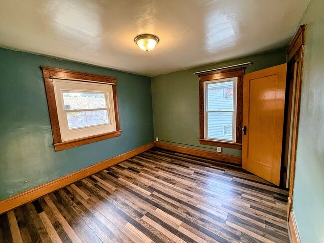 Building Photo - Beautiful 3 bedroom home on corner lot with garage - Canton NW