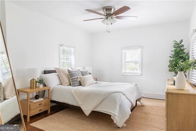 Building Photo - 1423 Fairbanks St SW