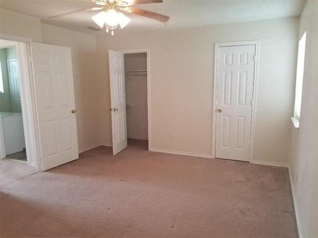 Building Photo - 406 N Denny St