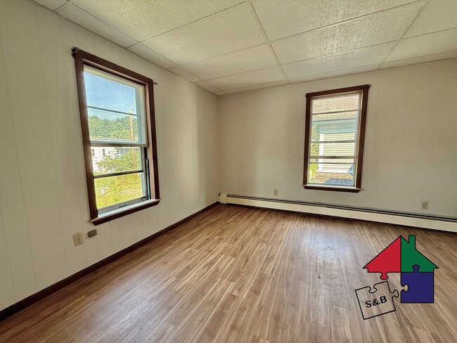 Building Photo - 63 Brook St