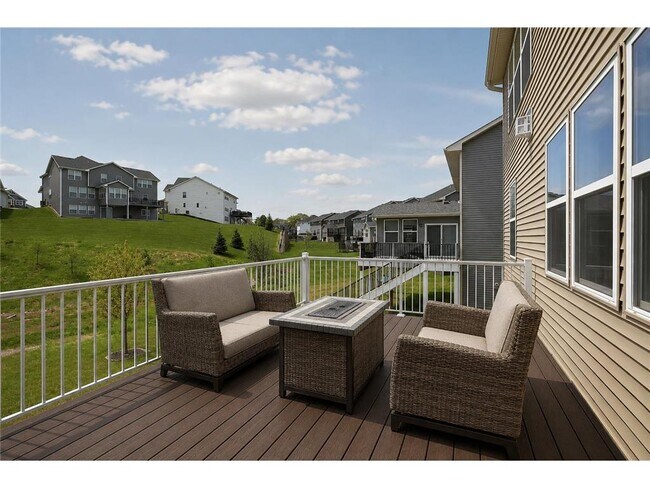 Building Photo - 6332 Apple Ct
