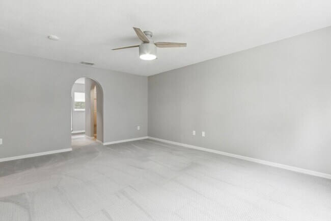 Building Photo - Newly Renovated 4 Bedroom!