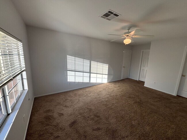 Building Photo - *GREAT TOWNHOME IN GATED "SILVERADO RANCH COMMUNITY!!"