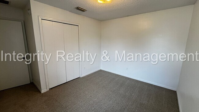 Building Photo - 4745 Playschool Dr