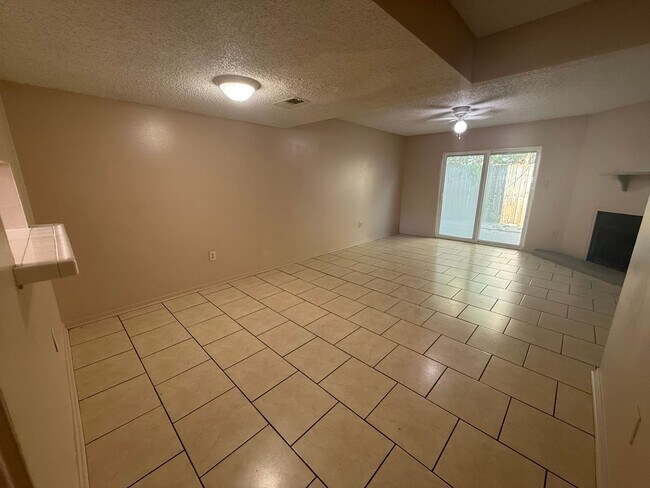 Building Photo - 8911-8781  GSRI Ave