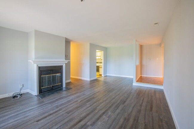 Building Photo - Charming 1 BR/1 BA Condo in Columbia!