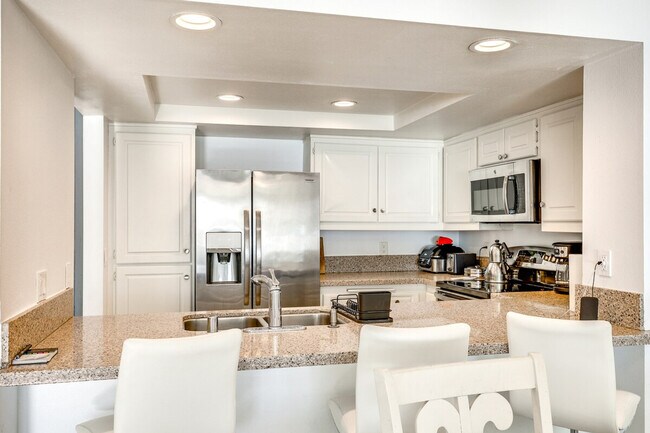 Building Photo - 4513 Cove Dr