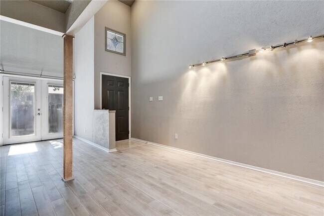 Building Photo - 1010 W Rundberg Ln