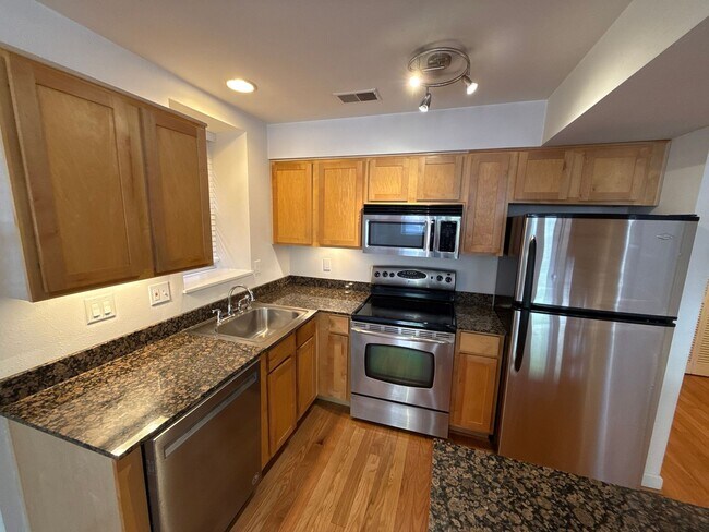 Building Photo - 5350 Pershing Ave