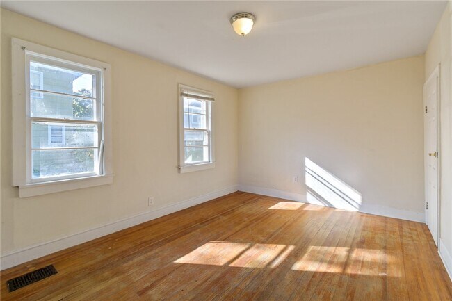Building Photo - 250 Sanford St