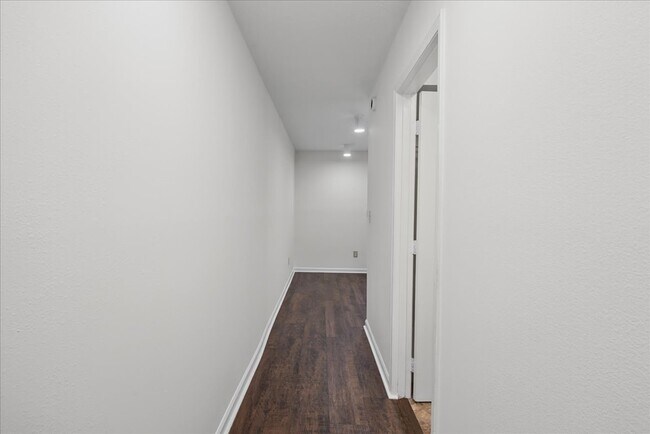 Building Photo - 1205 Natchez Trce SW