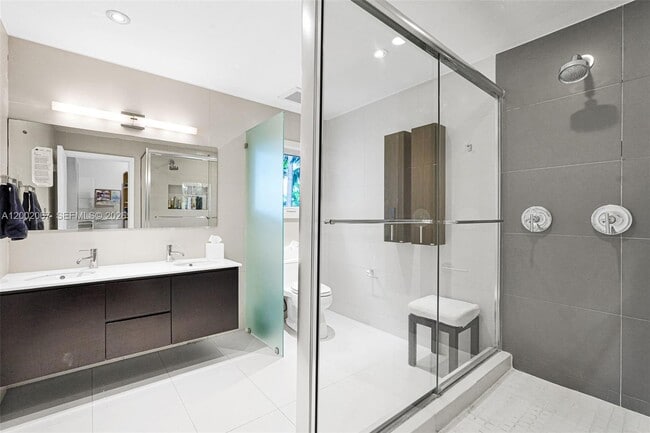 Building Photo - 145 Biscay Dr