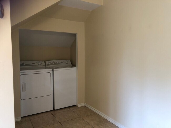 Building Photo - 406 NE 80th St