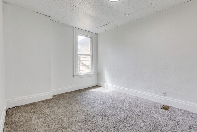 Building Photo - 112 Tecumseh St