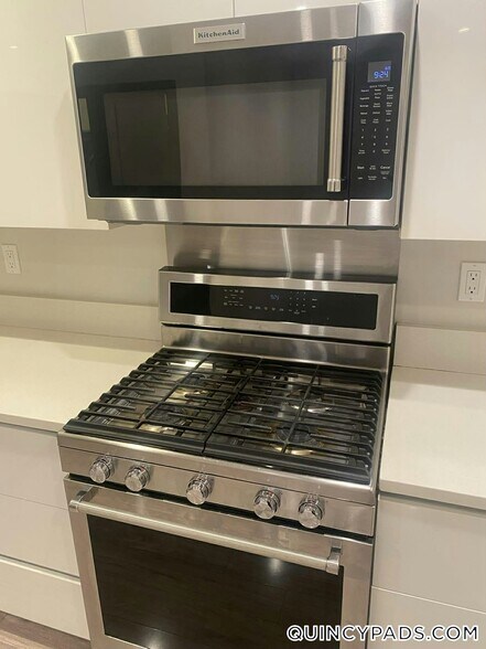 Building Photo - 145 Newbury Ave