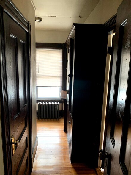 Building Photo - 88 Roxbury St