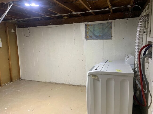 Building Photo - Cute and Charming 2 Bed/ 1 Bath Stand Alone Condo!