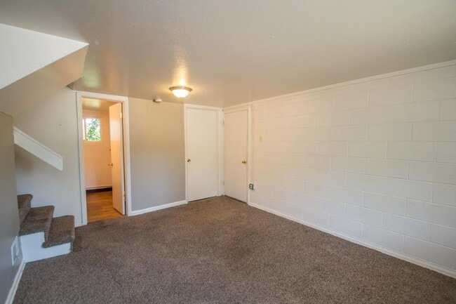 Building Photo - 3375 Moorhead Ave