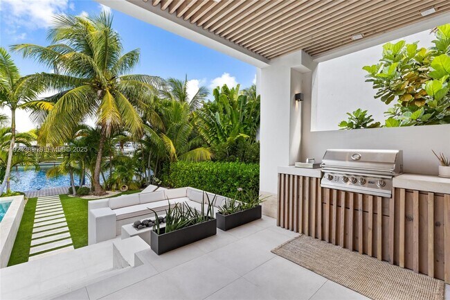 Building Photo - 773 NE 77th Terrace